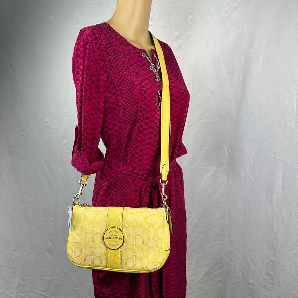 COACH  C8306 Lonnie Baguette In Signature Jacquard